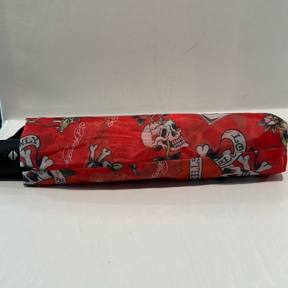 NWT Ed Hardy Love Kills Slowly Auto Open/Auto Close/Rubber Handle Umbrella.